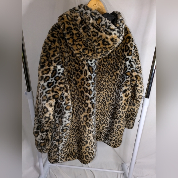 Plus Size Reversible Coat | Animal Print Teddy & Black Parka - Picture 5 of 6